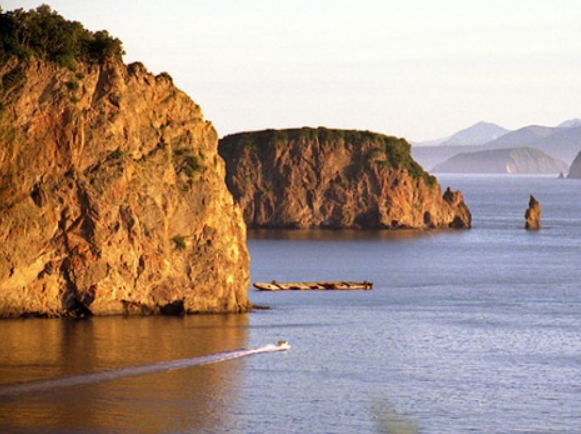 阿瓦查灣美食+奇岩巡航