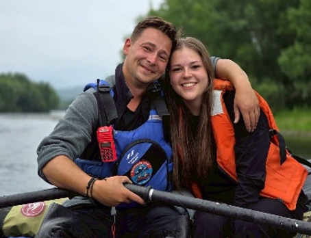 堪察加森林森林溪流垂釣