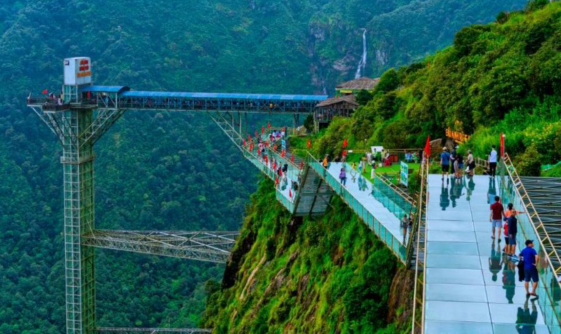龍雲玻璃天空步道