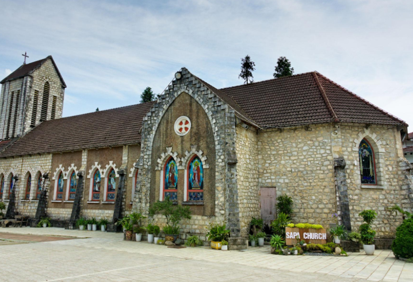 沙壩石教堂與愛情廣場